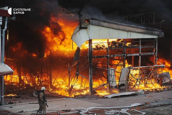 In Charkiw brennt nach dem Angriff der größte Markt Osteuropas (Fotos, Videos)