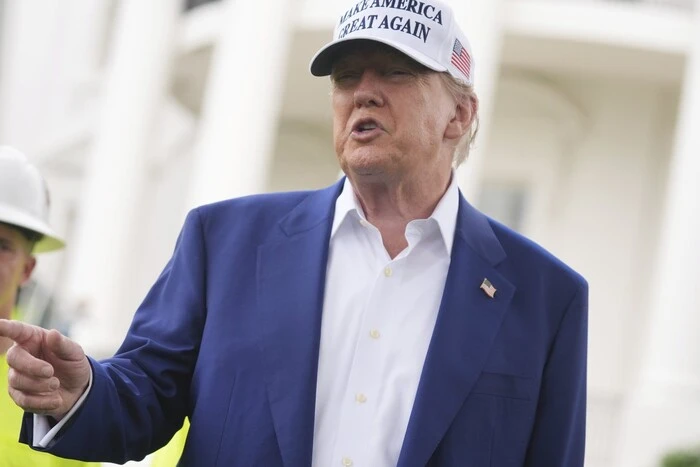 Legendary hockey player calls Trump a 'pathological liar'