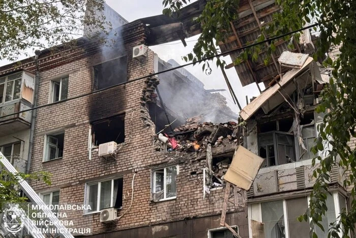 Во время ночной атаки на Украину погибли 12 человек, более 60 ранены