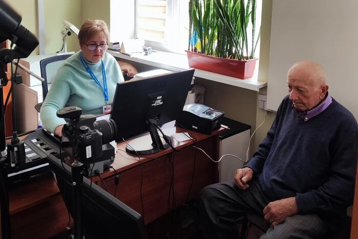 At 72 years old - the first passport. A retiree in Ternopil region replaced his Soviet document