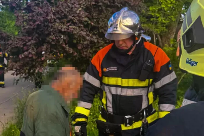 75-letni mieszkaniec Winnicy cudem przeżył po upadku do studni