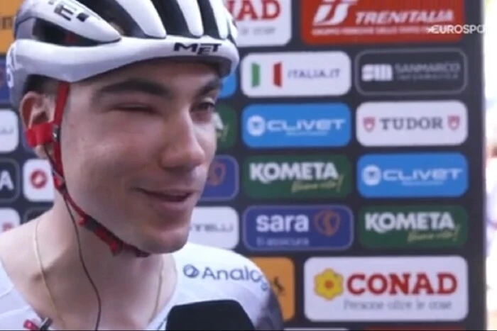 Hiszpański kolarz wycofał się z 'Giro d'Italia' po użądleniu przez pszczołę