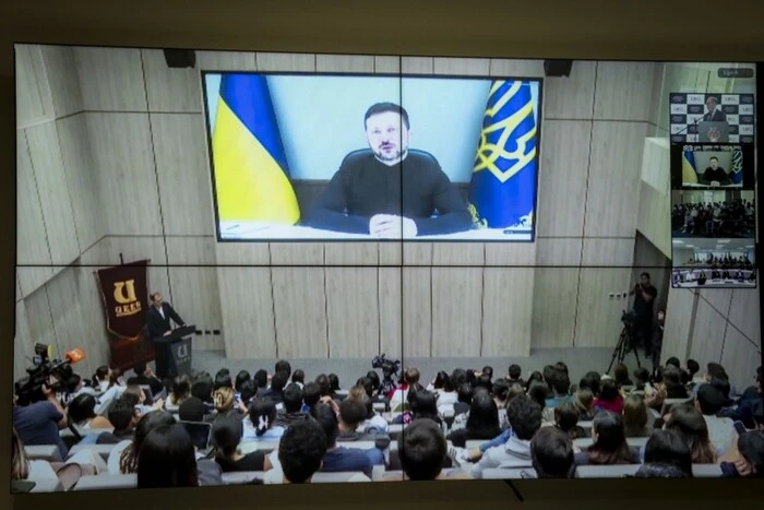 Zelensky with students and teachers