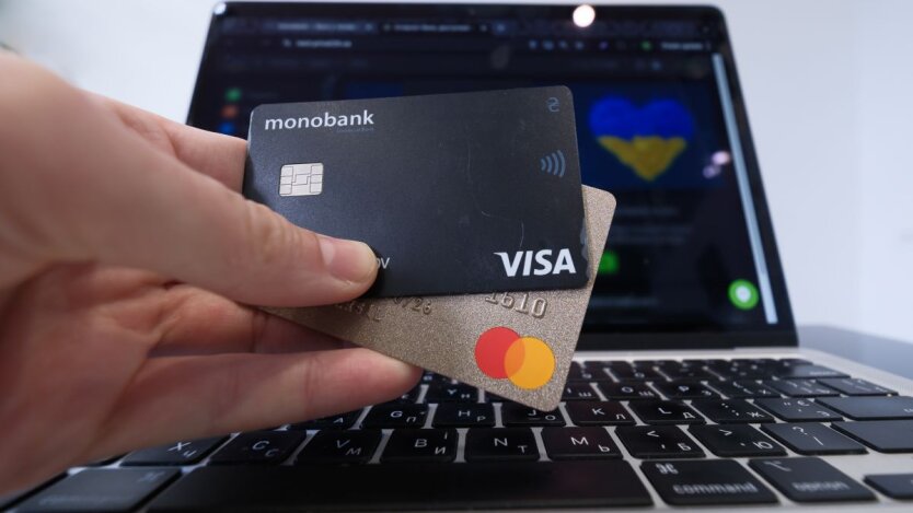 Ukraińcom wyjaśniono, jak przelewać pieniądze na kartę i unikać problemów z podatkami oraz bankami