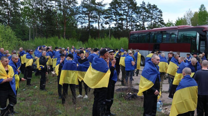 205 Ukrainian soldiers at home