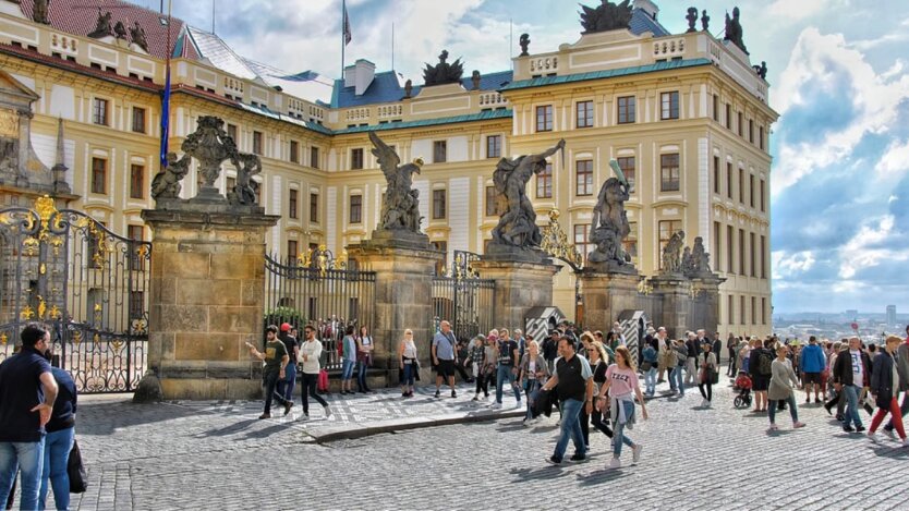 Dyplomy nie ratują: jakie prace oferowane są ukraińskim uchodźcom w Czechach