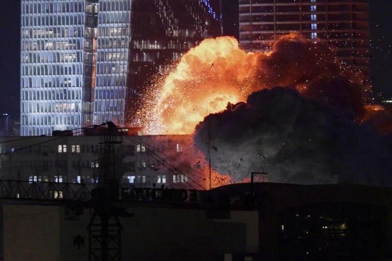 Der Iran hat Israel mit Hunderten von ballistischen Raketen angegriffen, es sind 7 Treffer in Tel Aviv bekannt.