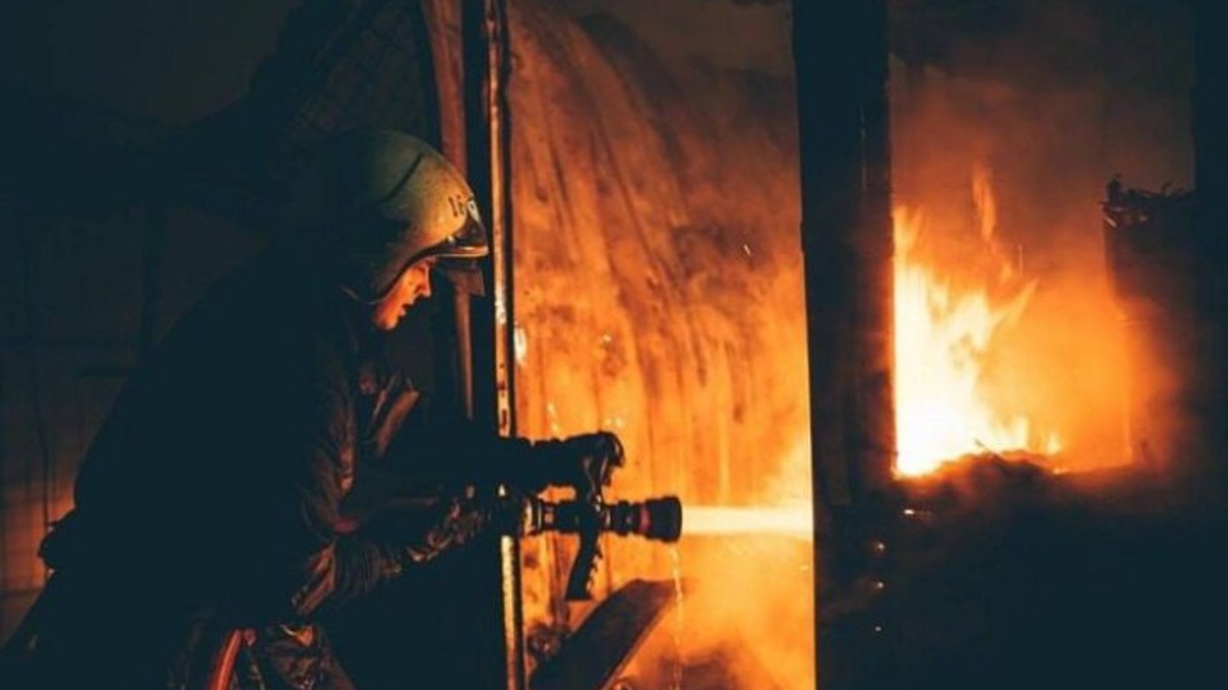 Explosions rocked Mykolaiv — suburb on fire