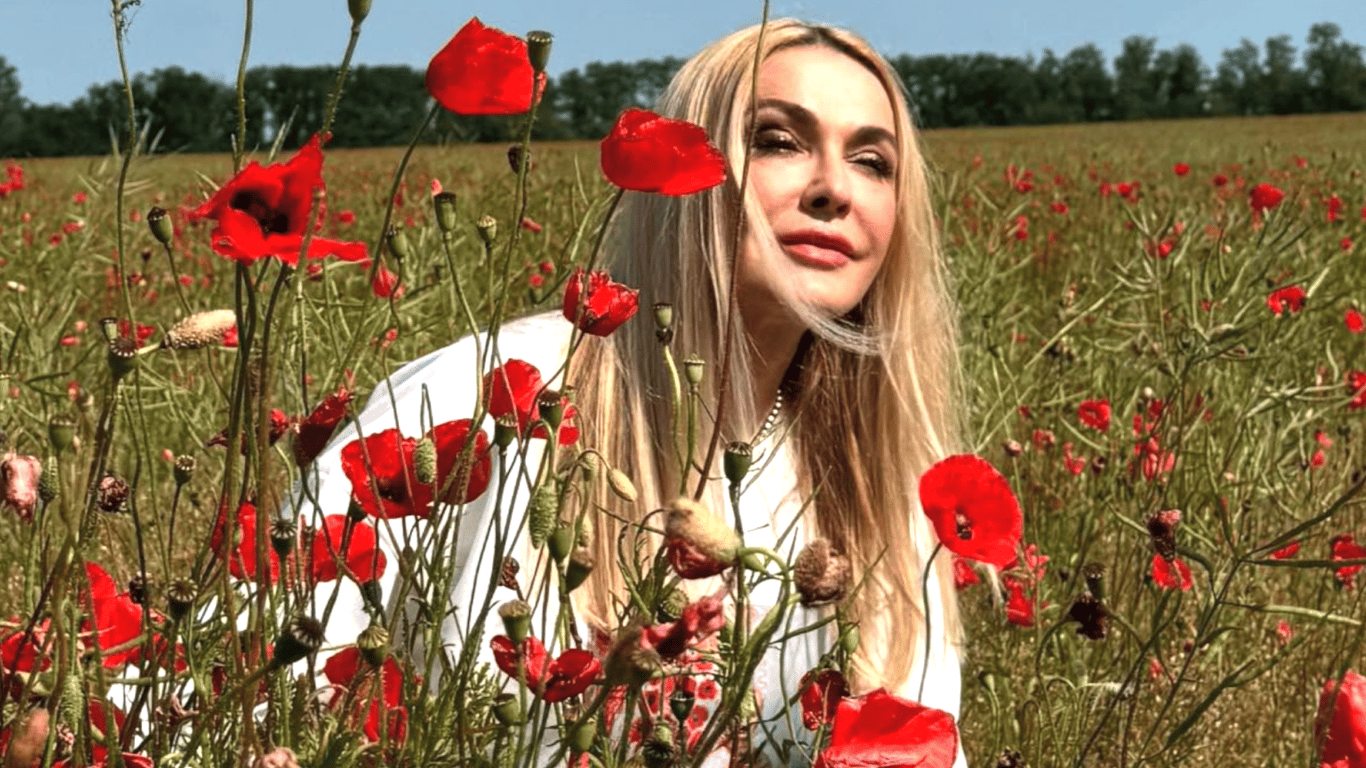 Co nosi Olga Sumska latem — stylizacje, które pasują każdemu