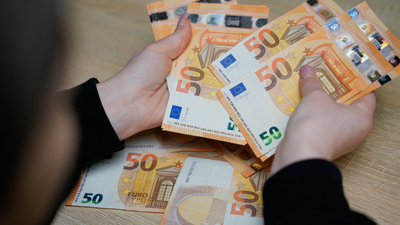 Євро запровадять ще в одній країні — де це станеться з 1 січня