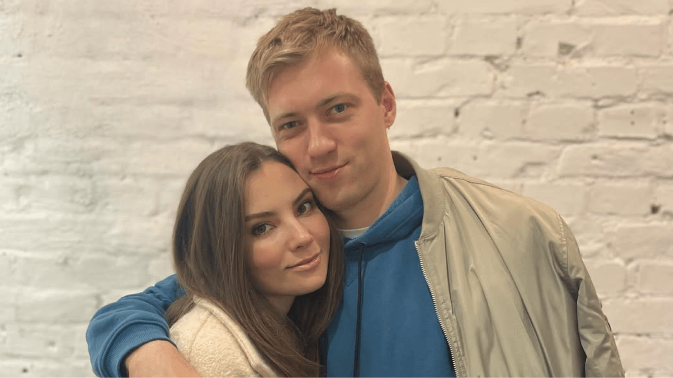 The stars of 'Catch the Kaidash' were seen in each other's embrace