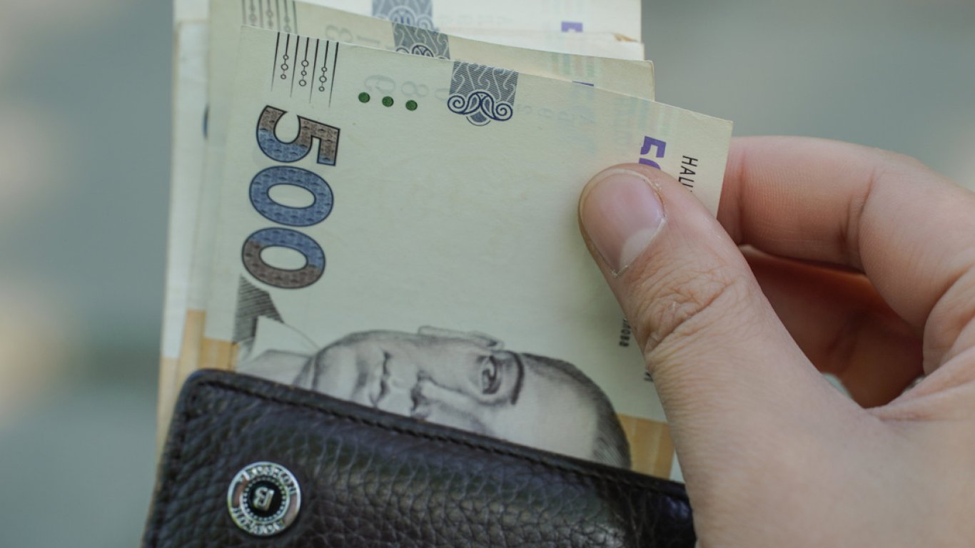 The right to an addition to the pension - who the state guarantees 870 UAH