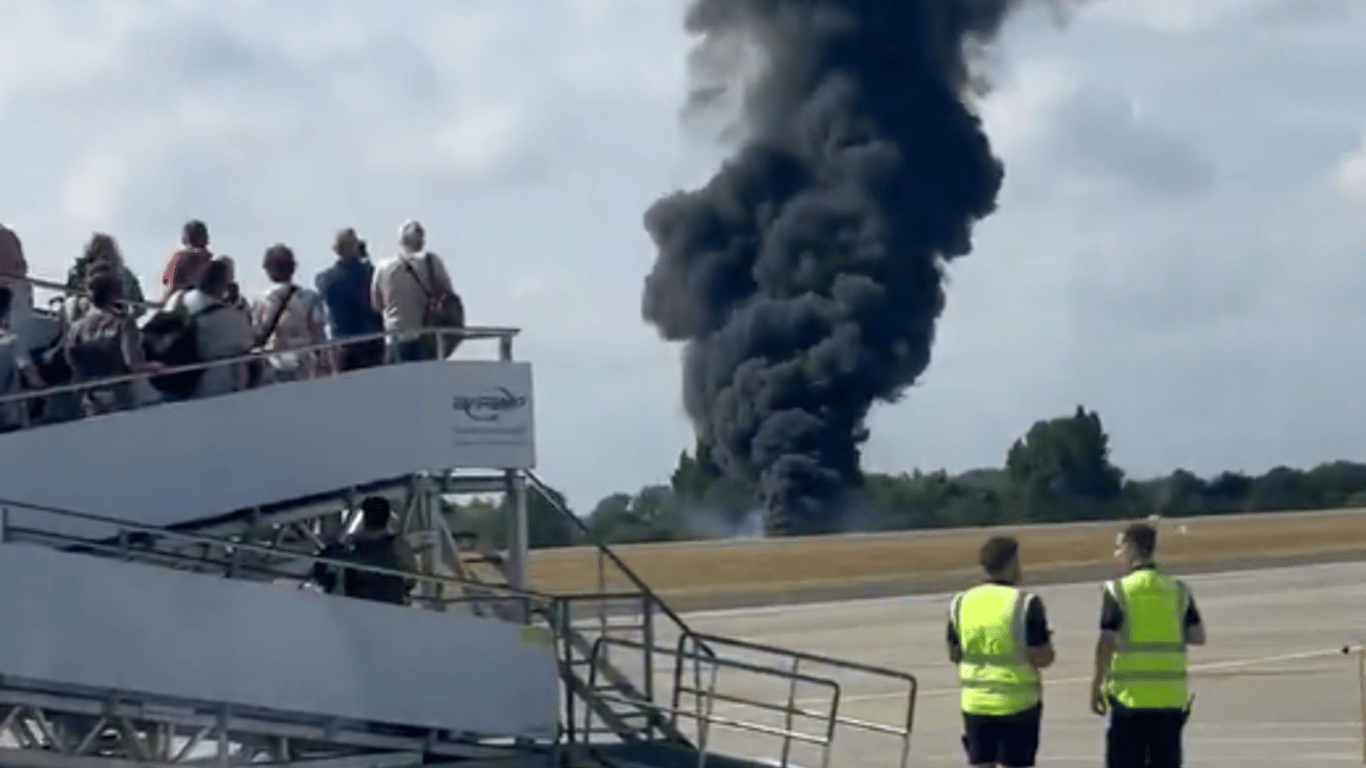 W pobliżu Londynu rozbił się samolot — wideo katastrofy lotniczej