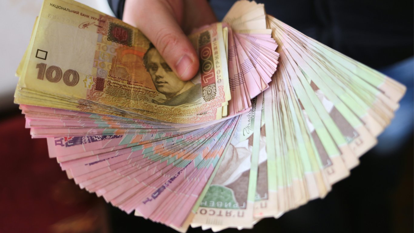 Wypłaty dla policjantów — jakie wsparcie finansowe przewiduje państwo