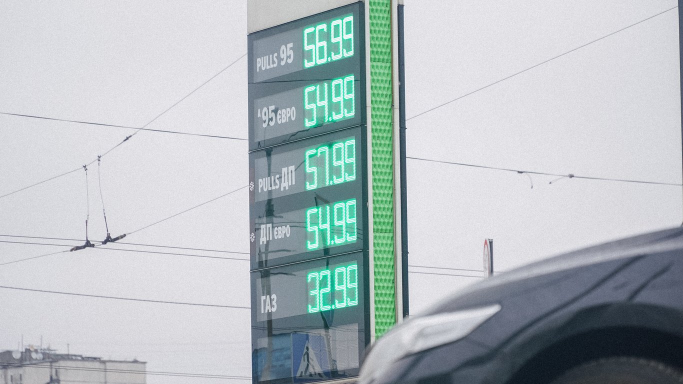 Tankstellen haben die Benzinpreise aktualisiert - was Autofahrer in der Ukraine erwarten sollten