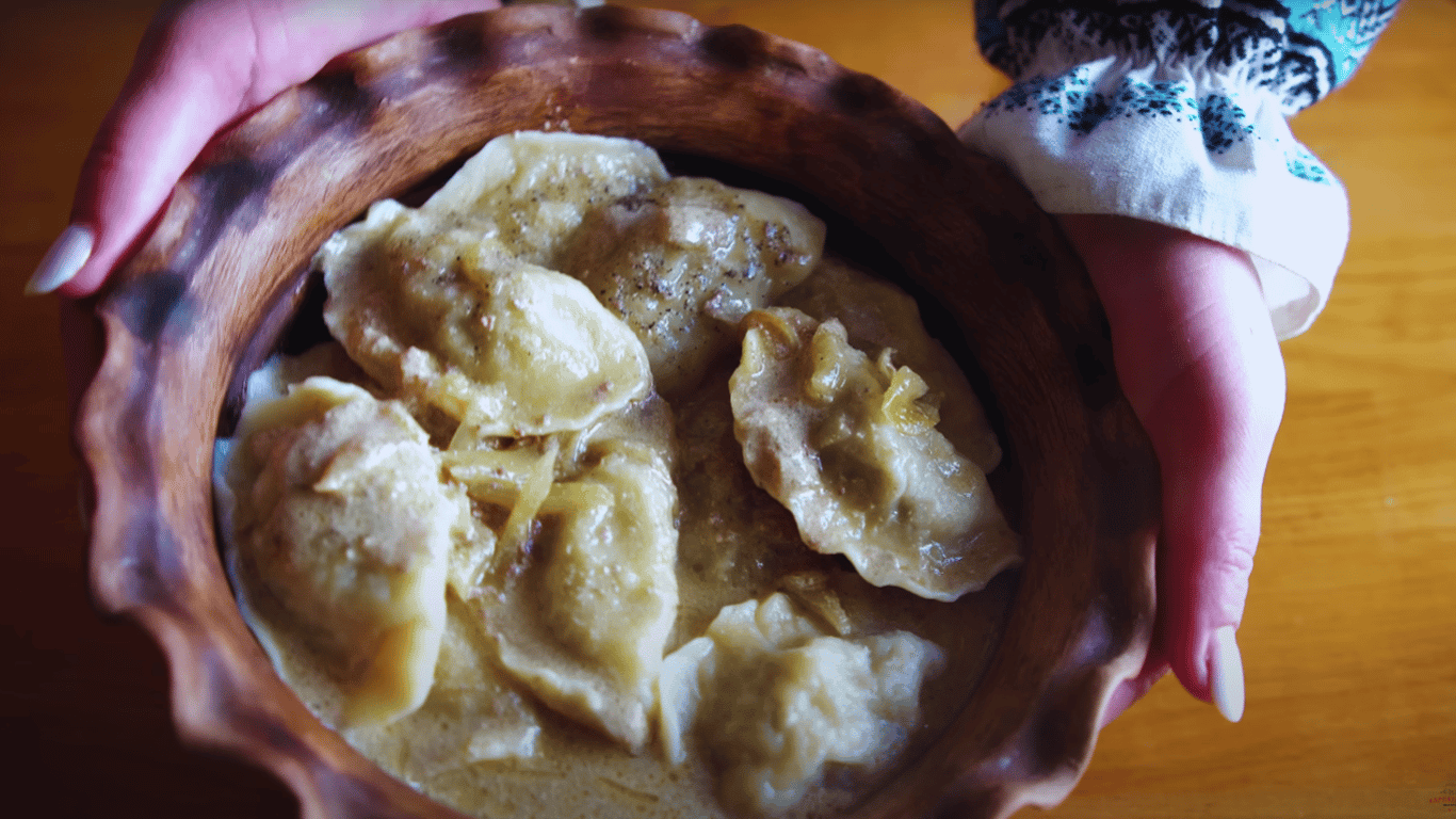 Tradycyjne pierogi z wątróbką — domowy sprawdzony przepis