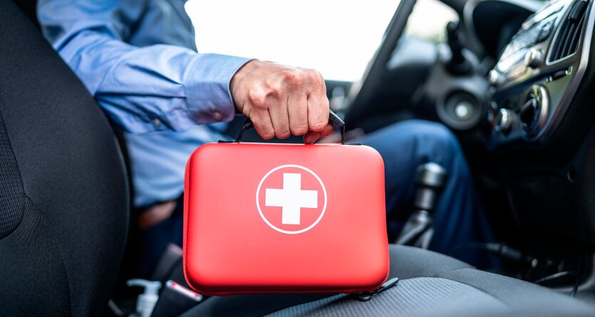 Fahrer wurden über die Situation mit den 'neuen Strafen' wegen Erste-Hilfe-Sets und Feuerlöschern informiert