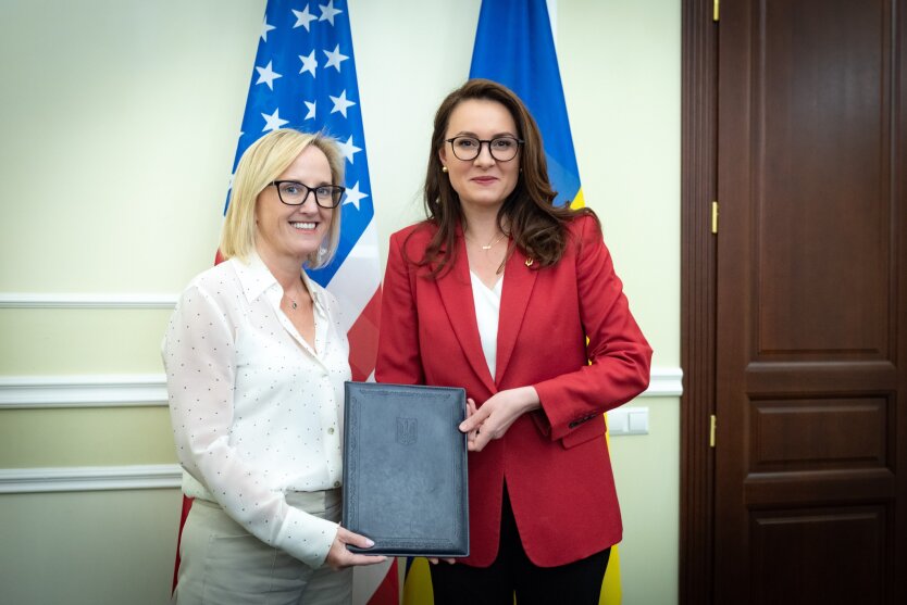 Украина и США заключили два новых коммерческих соглашения о инвестиционном фонде